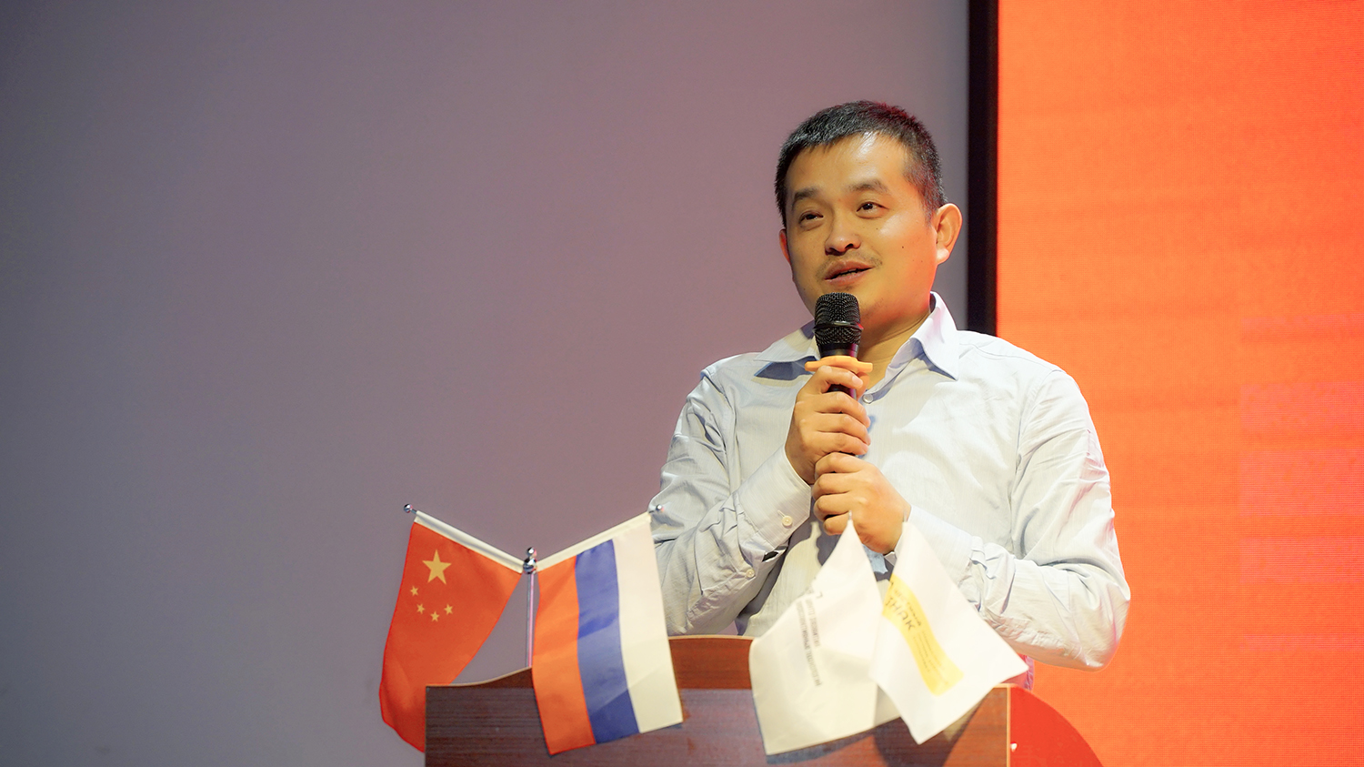 優(yōu)賣特科技有限公司董事：吳顔男先生進(jìn)行演講