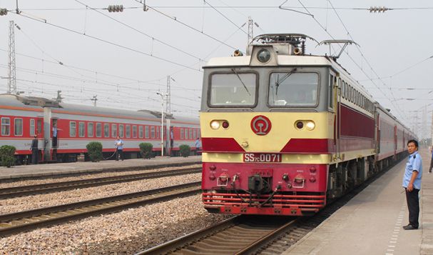 俄中邊境最大鐵路口岸電氣牽引列車實現(xiàn)貫通運行