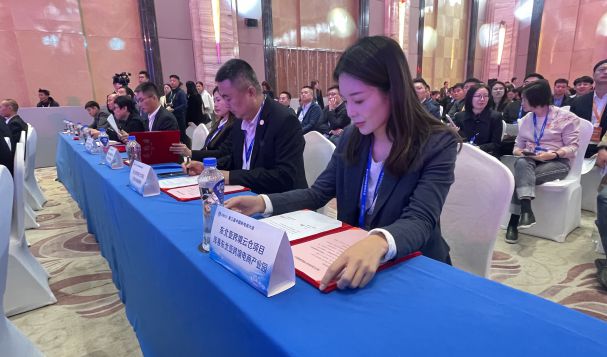 乘新電商?hào)|風(fēng)，共享新發(fā)展機(jī)遇！天府盛東北亞跨境云倉(cāng)在新電商大會(huì)上完成項(xiàng)目簽約！